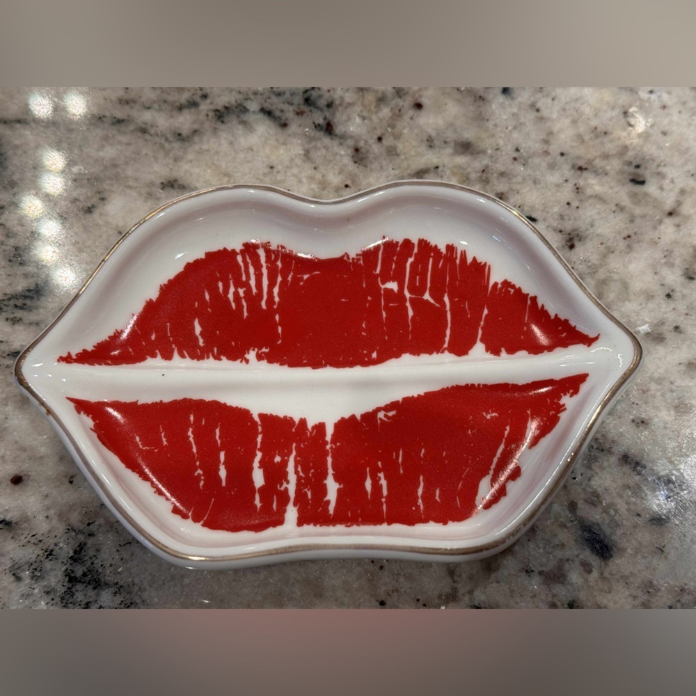 Red Lips Shaped Dish